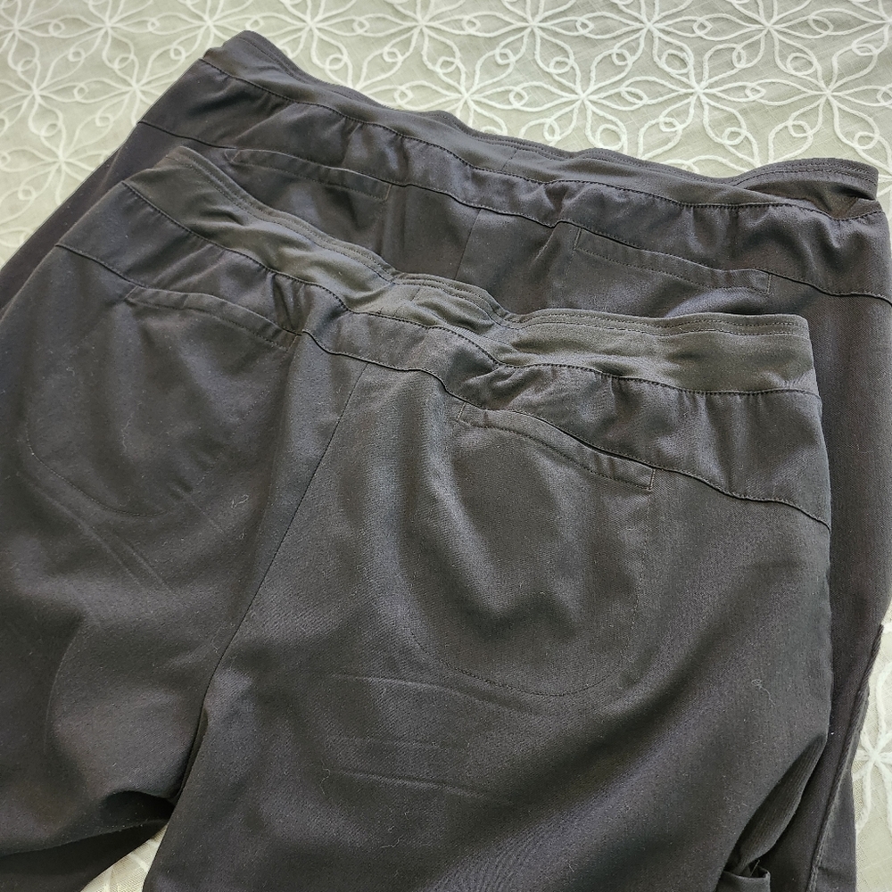 Grey's Anatomy Scrubs Bundle of 3 Black Tops And 3 Pants and 1 Jacket - Picture 13 of 16